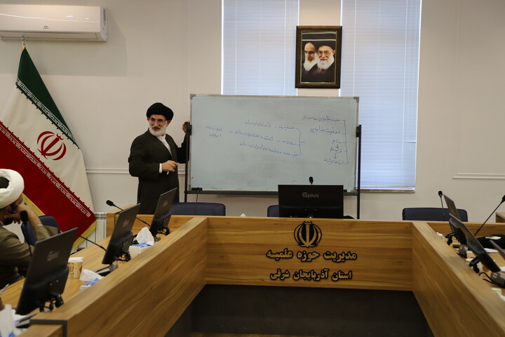 تصاویر/ دوره دانش‌افزایی ولایت فقیه ویژه  اساتید حوزه‌ های علمیه شمالغرب کشور