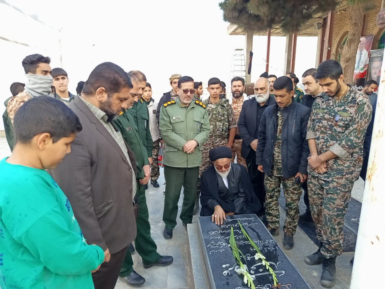 مراسم غبارروبی و عطر افشانی گلزار شهدای نطنز برگزار شد+عکس