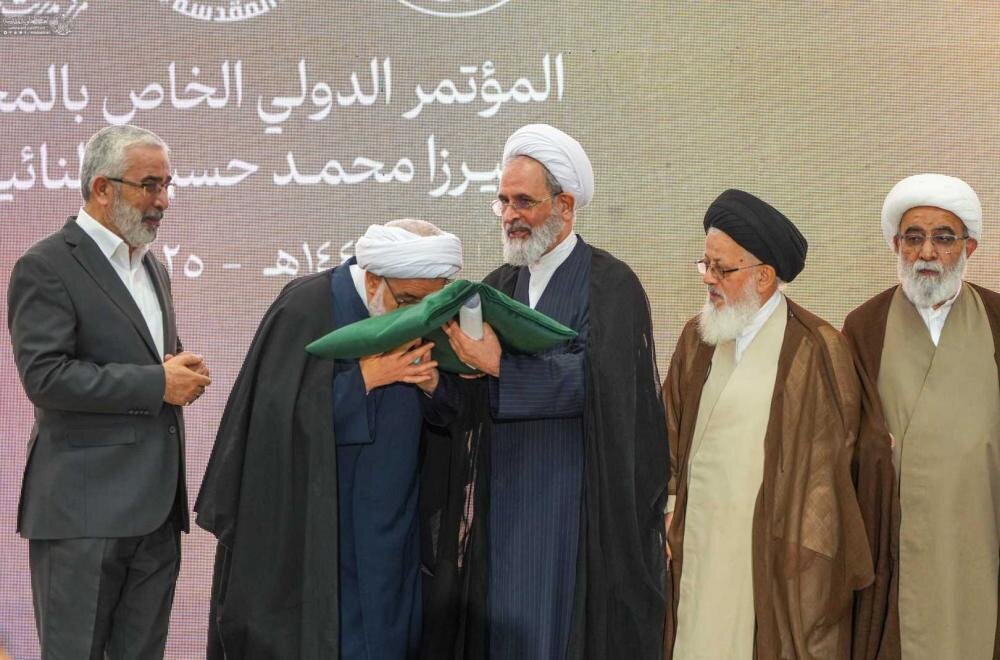 Ripoti Kuhusiana na Kuanza Rasmi Kongamano la Kimataifa la Kumuenzi Ayatullah Mirza Na’ini Huko Najaf Ashraf