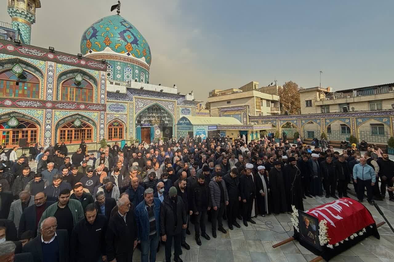 فیلم/ مراسم تشییع خادم اهل‌بیت(ع) و پدر شهید در امامزاده صالح(ع)