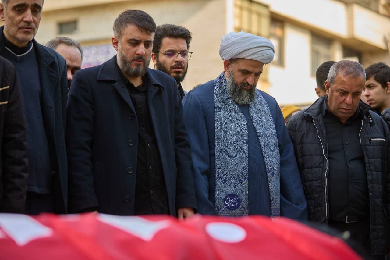 فیلم/ مراسم تشییع خادم اهل‌بیت(ع) و پدر شهید در امامزاده صالح(ع)