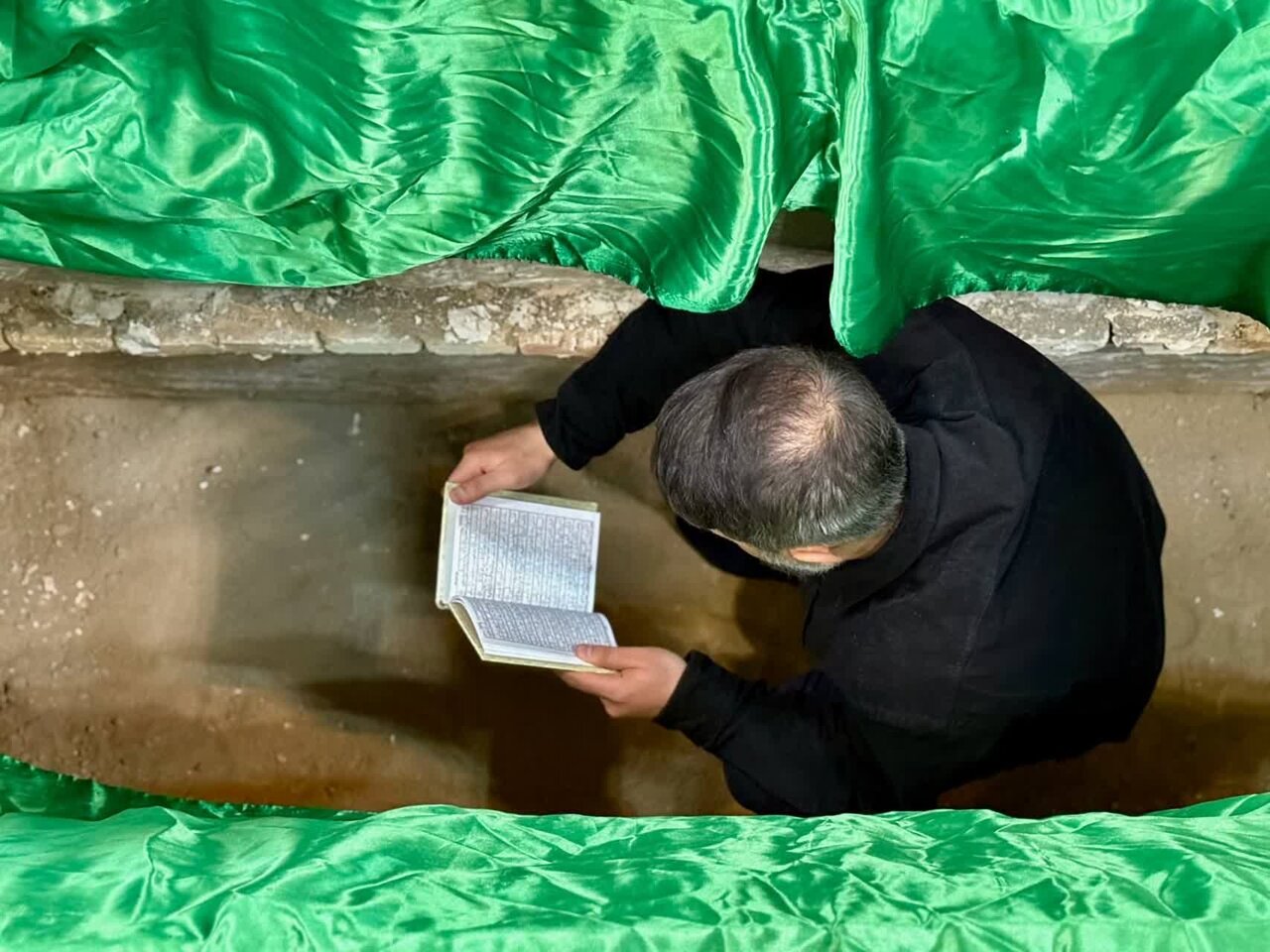 فیلم/ مراسم تشییع خادم اهل‌بیت(ع) و پدر شهید در امامزاده صالح(ع)