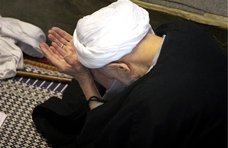 آیت اللہ بہجتؒ کا مجرّب نسخہ: نمازِ اول وقت ہی حضورِ قلب کا ذریعہ ہے