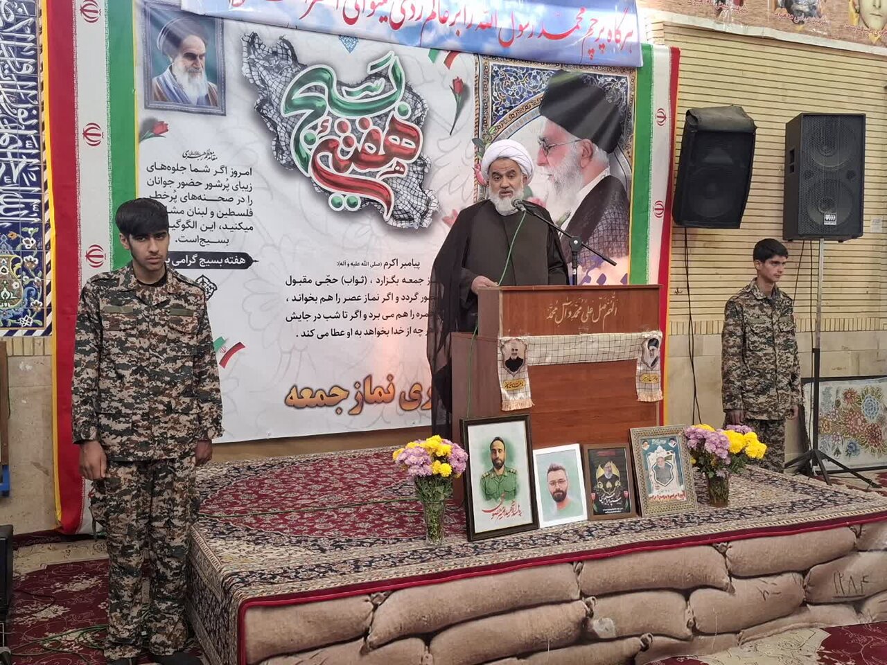 ایثار و فداکاری خانواده شهدا مسئولیت مدیران را سنگین ترمی کند