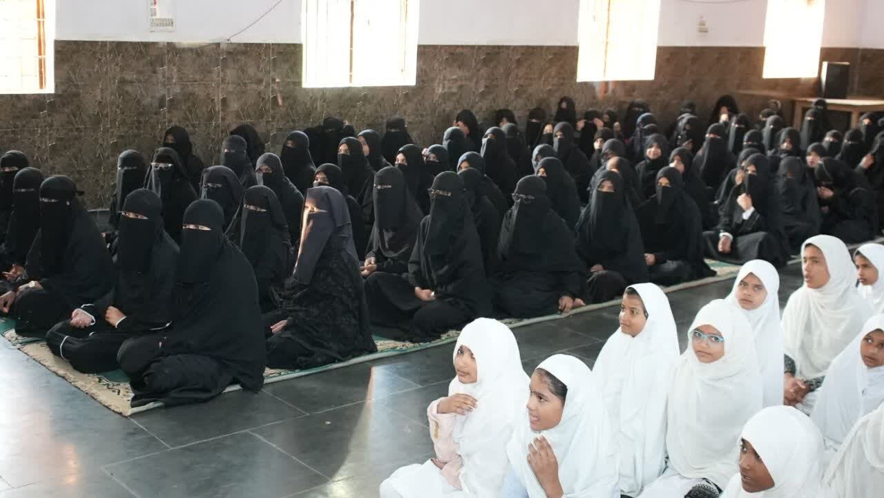 نماینده ولیفقیه در هند مطرح کرد: مهمترین وظیفه بانوان در عصر حاضر