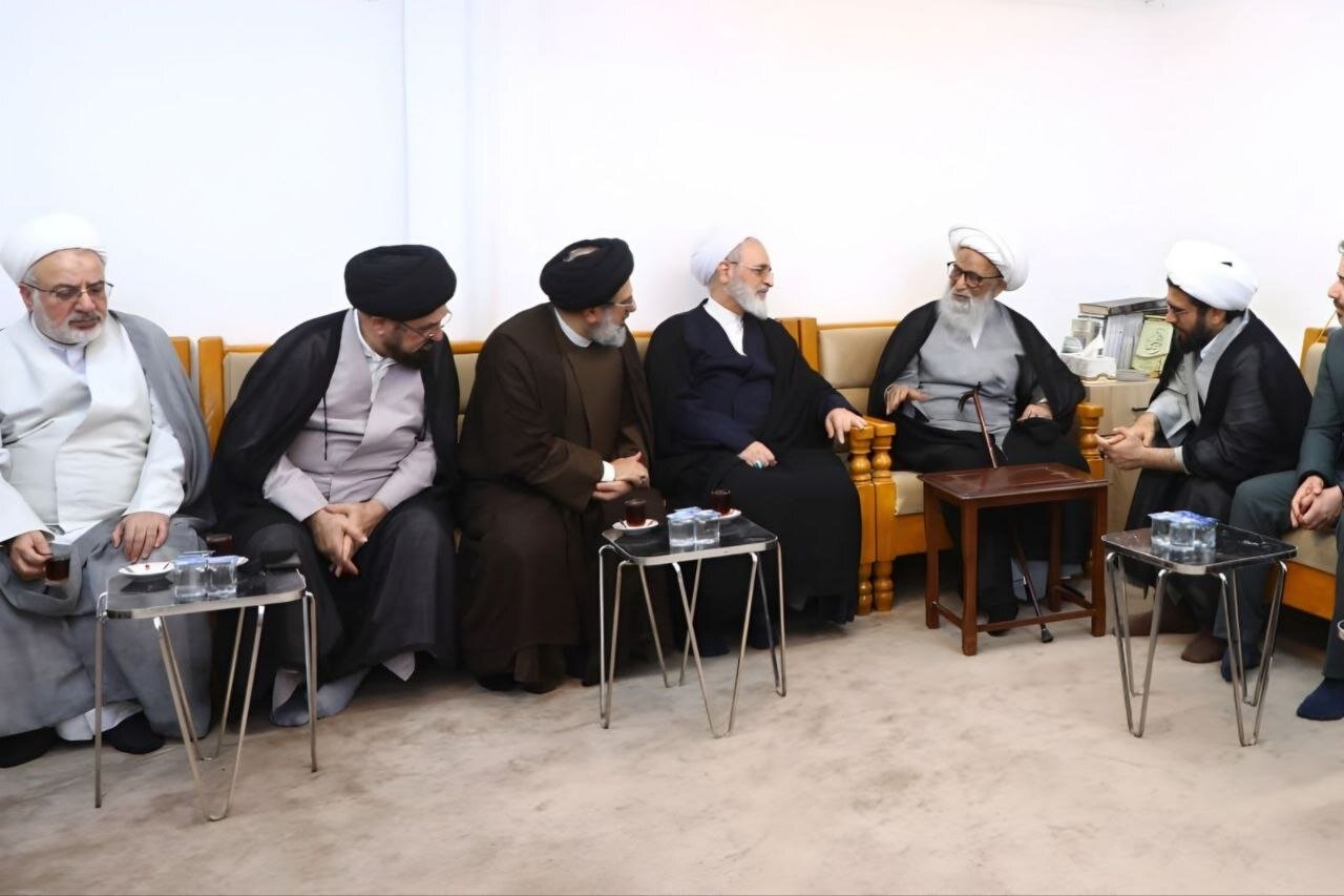 سماحة المرجع النجفي يستقبل آية الله الأعرافي والوفد المرافق