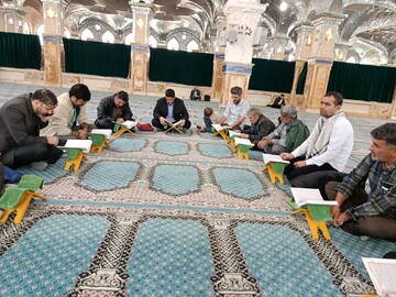 محفل انس با قرآن در حریم نور حضرت علی بن باقر (ع) برگزار شد+تصاویر