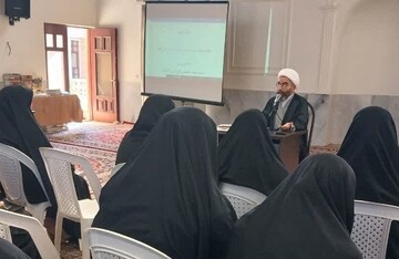 غفلت از کتاب جامعه را در معرض سطحی‌گرایی قرار می‌دهد