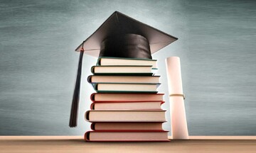 واگذاری نوشتن پایان نامه و مقاله به دیگران