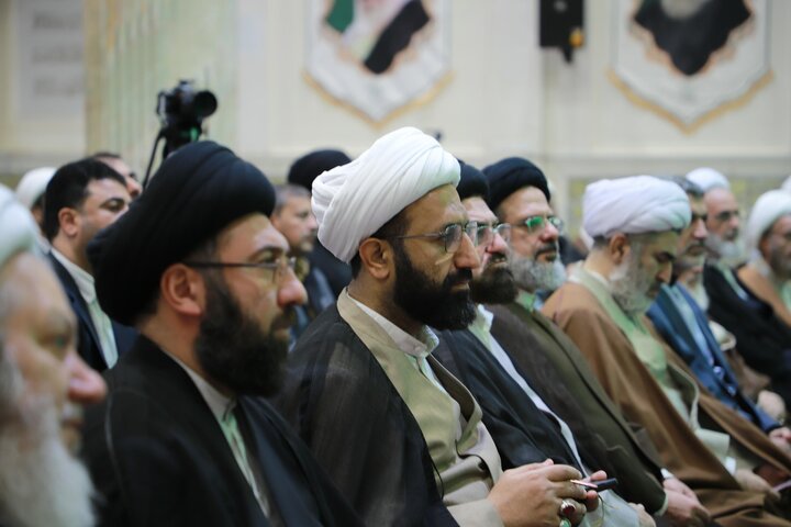 تصاویر دیدار مدیر حوزه های علمیه با طلاب و روحانیون ایرانی مقیم نجف اشرف