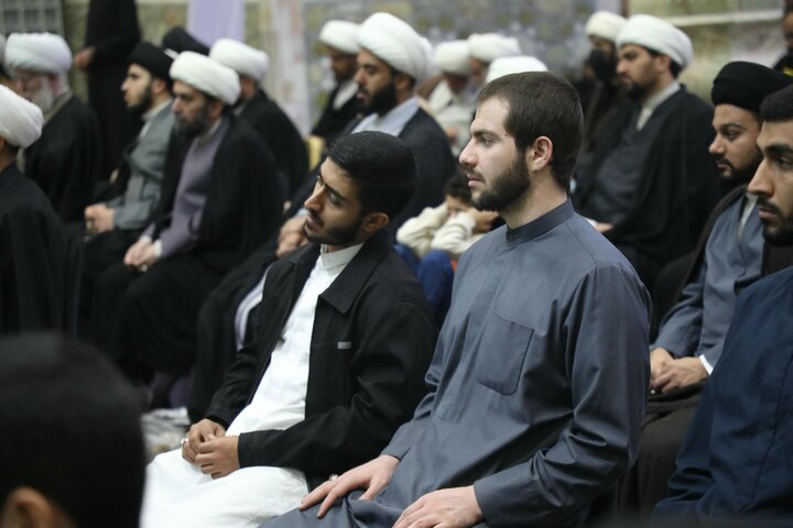 تصاویر دیدار مدیر حوزه های علمیه با طلاب و روحانیون ایرانی مقیم نجف اشرف