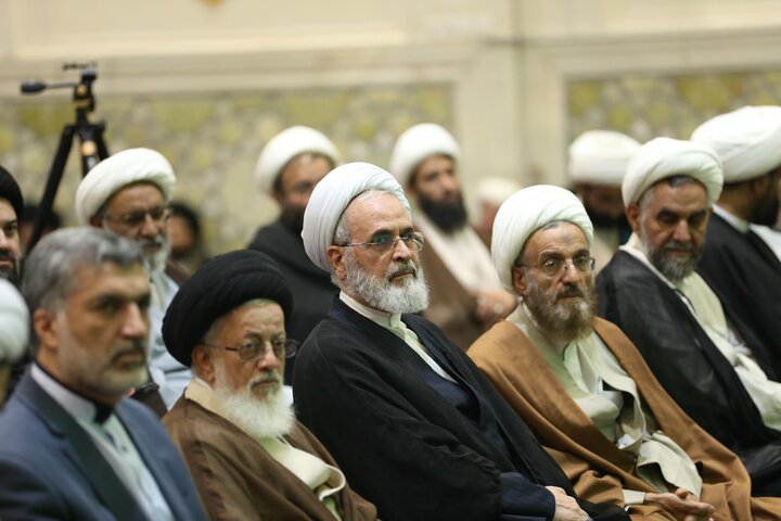 تصاویر دیدار مدیر حوزه های علمیه با طلاب و روحانیون ایرانی مقیم نجف اشرف