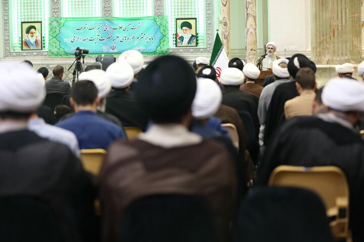 تصاویر دیدار مدیر حوزه های علمیه با طلاب و روحانیون ایرانی مقیم نجف اشرف