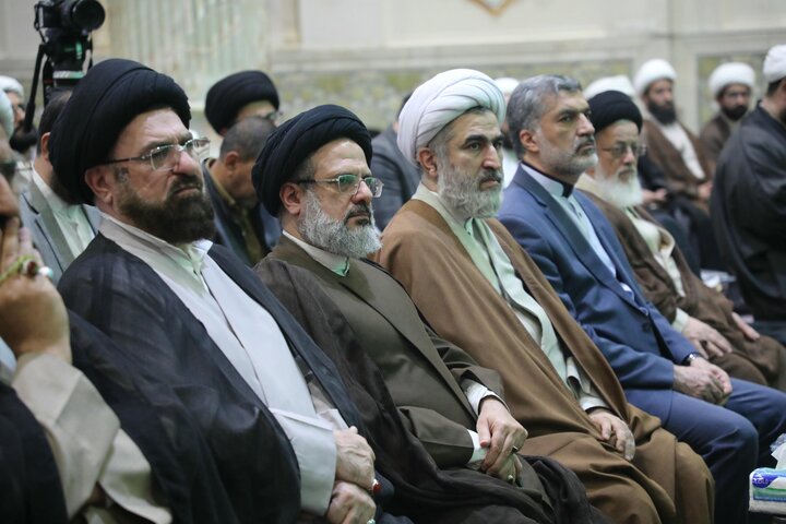 تصاویر دیدار مدیر حوزه های علمیه با طلاب و روحانیون ایرانی مقیم نجف اشرف