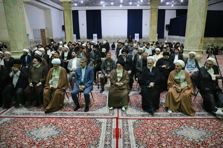 تصاویر دیدار مدیر حوزه های علمیه با طلاب و روحانیون ایرانی مقیم نجف اشرف