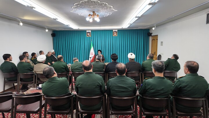 تصاویر| دیدار فرماندهان سپاه و بسیج استان اصفهان با امام جمعه