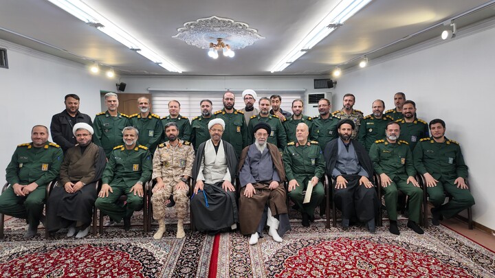 تصاویر| دیدار فرماندهان سپاه و بسیج استان اصفهان با امام جمعه