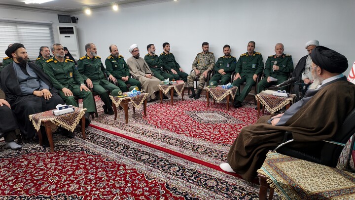 تصاویر| دیدار فرماندهان سپاه و بسیج استان اصفهان با امام جمعه