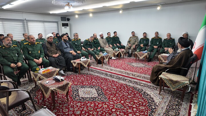 تصاویر| دیدار فرماندهان سپاه و بسیج استان اصفهان با امام جمعه
