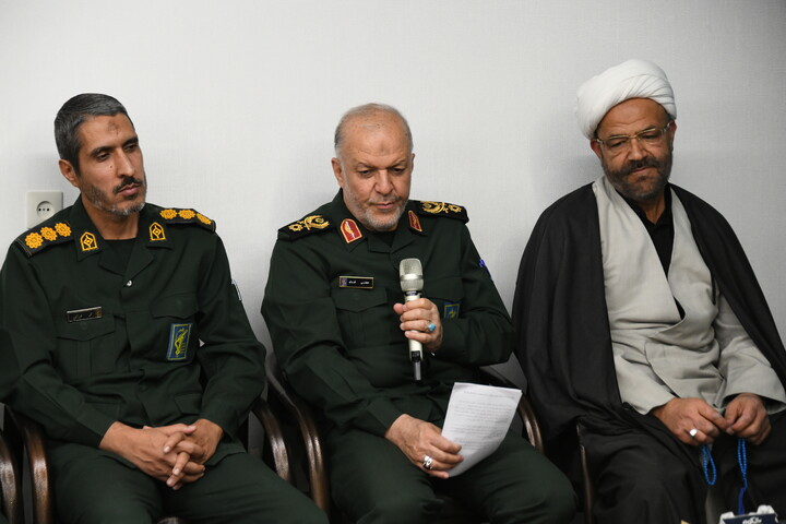 تصاویر| دیدار فرماندهان سپاه و بسیج استان اصفهان با امام جمعه