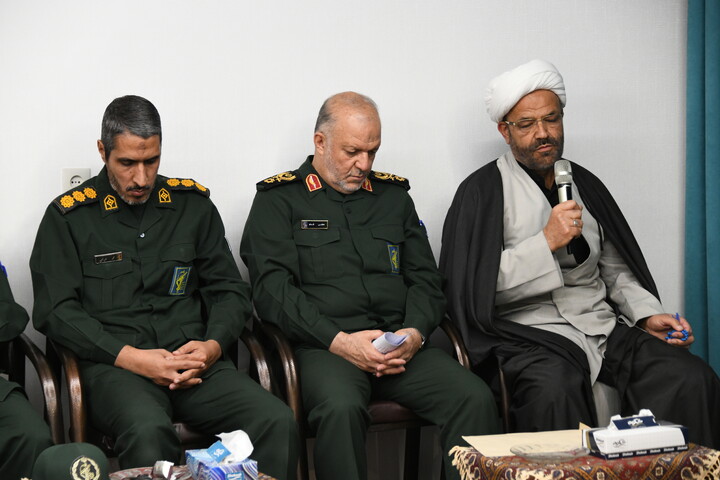 تصاویر| دیدار فرماندهان سپاه و بسیج استان اصفهان با امام جمعه