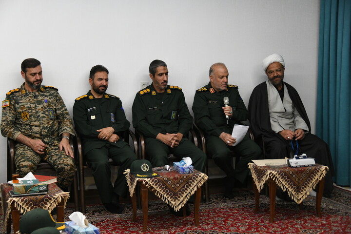 تصاویر| دیدار فرماندهان سپاه و بسیج استان اصفهان با امام جمعه