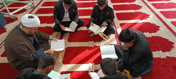 تصاویر/برگزاری مراسم شنبه های قرآنی در مدرسه علمیه نورآباد