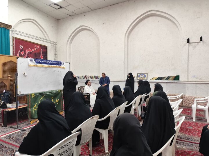 تصاویر/بازدید نماینده ولی فقیه در لرستان از دوره تربیت مربی مهدالرضا در استان