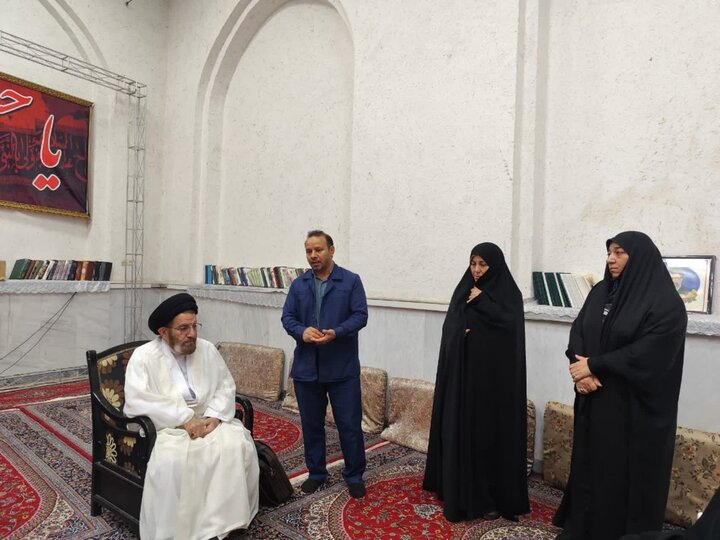 تصاویر/بازدید نماینده ولی فقیه در لرستان از دوره تربیت مربی مهدالرضا در استان