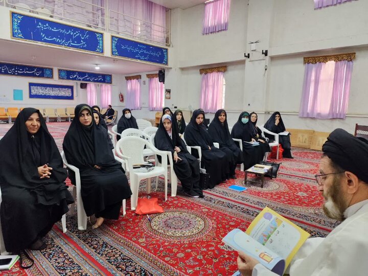 تصاویر/بازدید نماینده ولی فقیه در لرستان از دوره تربیت مربی مهدالرضا در استان