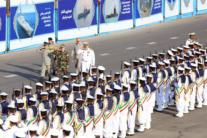 تصاویر/  رونمایی از پایگاه شناوری «کردستان» و الحاق ناوشکن «سهند