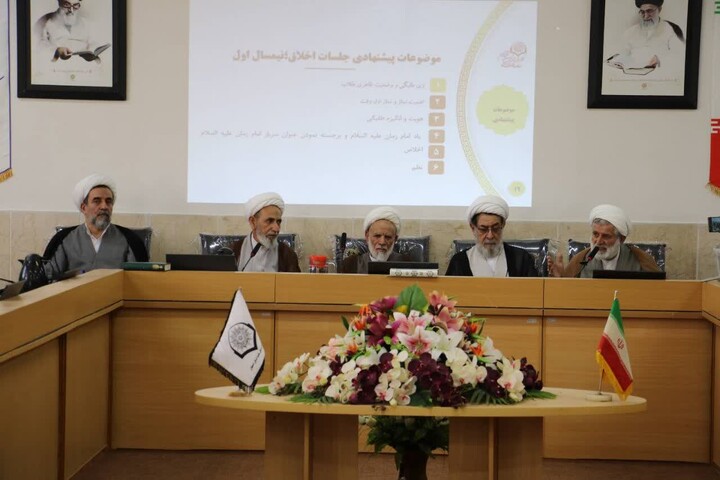 تصاویر|  نخستین جلسه هم‌افزایی اساتید اخلاق حوزه علمیه اصفهان