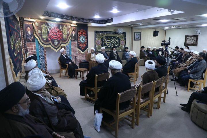 دیدار آیت الله اعرافی با برخی از اساتید حوزه علمیه نجف اشرف