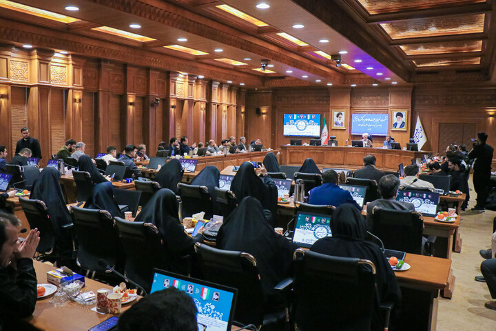 تصاویر/ نشست خبری حجت‌الاسلام والمسلمین روانبخش نماینده مردم قم در مجلس شورای اسلامی با اصحاب رسانه