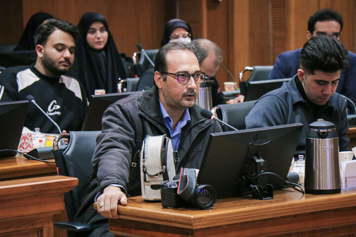 تصاویر/ نشست خبری حجت‌الاسلام والمسلمین روانبخش نماینده مردم قم در مجلس شورای اسلامی با اصحاب رسانه