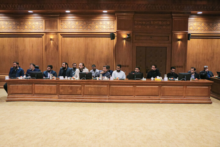 تصاویر/ نشست خبری حجت‌الاسلام والمسلمین روانبخش نماینده مردم قم در مجلس شورای اسلامی با اصحاب رسانه