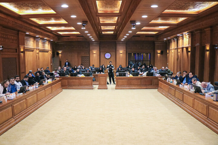 تصاویر/ نشست خبری حجت‌الاسلام والمسلمین روانبخش نماینده مردم قم در مجلس شورای اسلامی با اصحاب رسانه