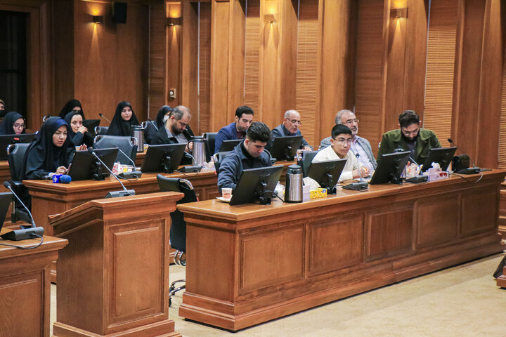 تصاویر/ نشست خبری حجت‌الاسلام والمسلمین روانبخش نماینده مردم قم در مجلس شورای اسلامی با اصحاب رسانه