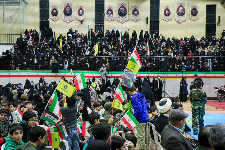 تصاویر/ رزمایش حضور و اقتدار بسیجیان برادر و خواهر پردیسان در قم