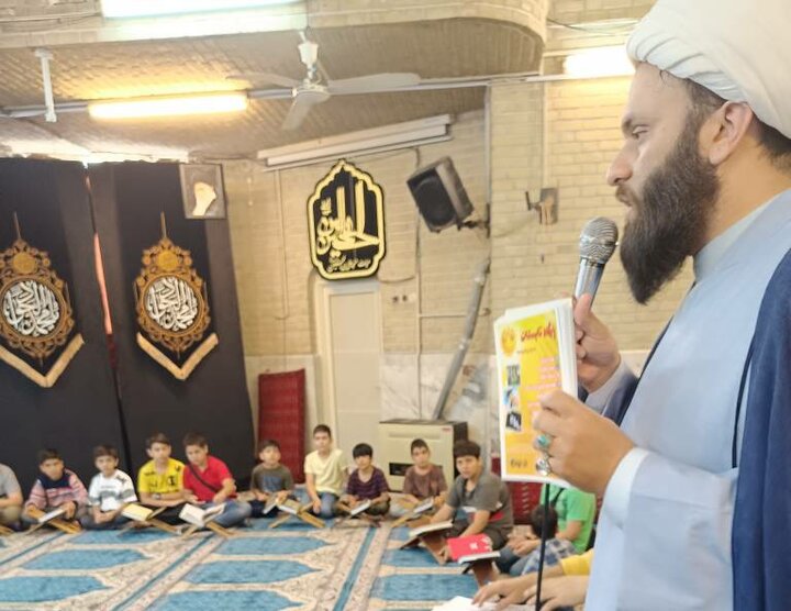 تصاویر/ آموزش حفظ قرآن با مشارکت روحانیون در دارالقرآن الکریم مسجد علی بن الحسین(ع)