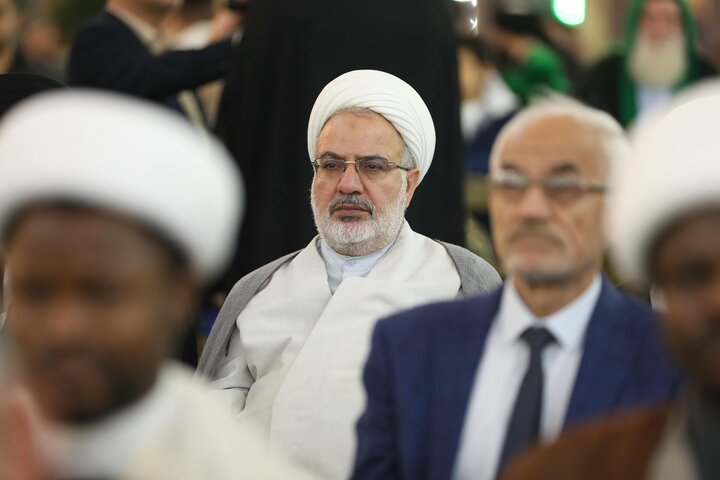 تصاویر/ برگزاری کنگره بین المللی میرزای نائینی در حرم امام حسین علیه السلام کربلای معلی (1)