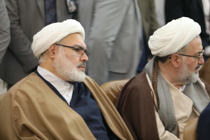 تصاویر/ برگزاری کنگره بین المللی میرزای نائینی در حرم امام حسین علیه السلام کربلای معلی (1)