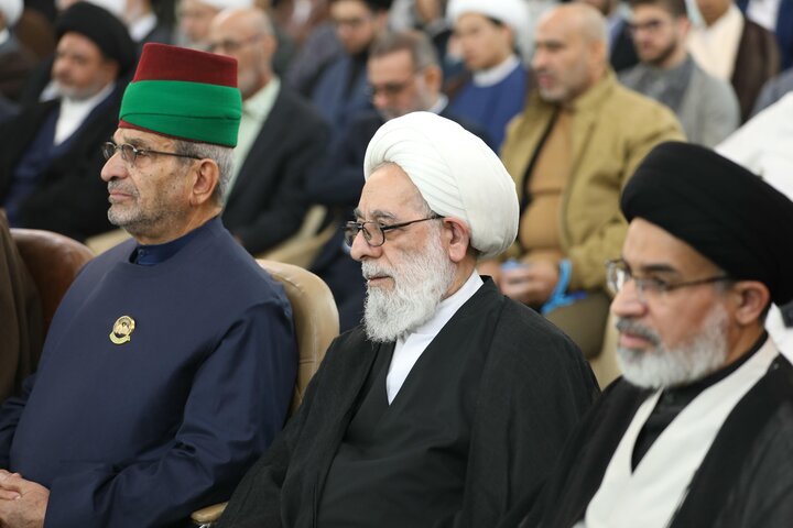 تصاویر/ برگزاری کنگره بین المللی میرزای نائینی در حرم امام حسین علیه السلام کربلای معلی (1)