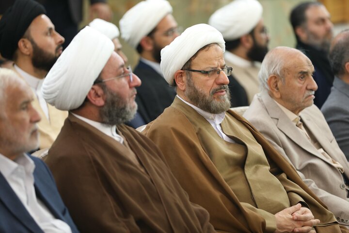 تصاویر/ برگزاری کنگره بین المللی میرزای نائینی در حرم امام حسین علیه السلام کربلای معلی (1)