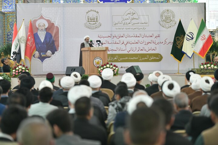 تصاویر/ برگزاری کنگره بین المللی میرزای نائینی در حرم امام حسین علیه السلام کربلای معلی (1)