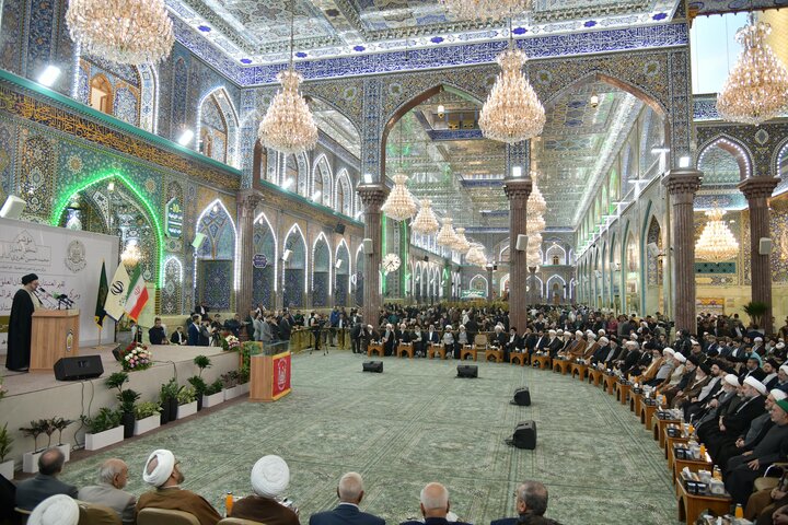 تصاویر/ برگزاری کنگره بین المللی میرزای نائینی در حرم امام حسین علیه السلام کربلای معلی (1)