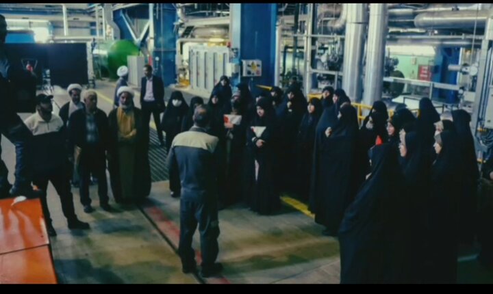 تصاویر/بازدید از نیروگاه حرارتی شازند توسط طلاب اراکی