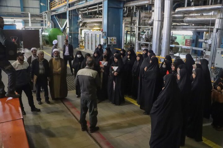 تصاویر/بازدید از نیروگاه حرارتی شازند توسط طلاب اراکی