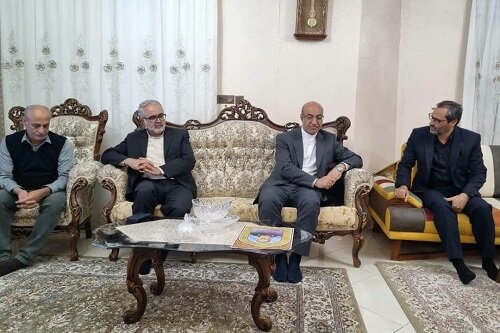 استاندار کرمانشاه با خانواده شهید «حاج هاشم» دیدار کرد+عکس