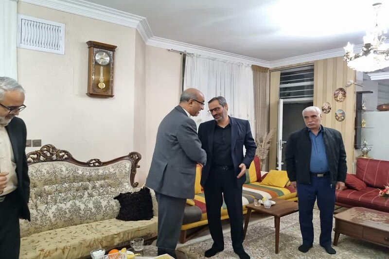 استاندار کرمانشاه با خانواده شهید «حاج هاشم» دیدار کرد+عکس